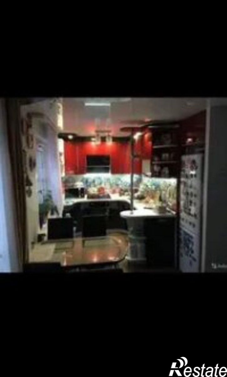 3-комн квартира ул Сенюкова, 35,  д. 35