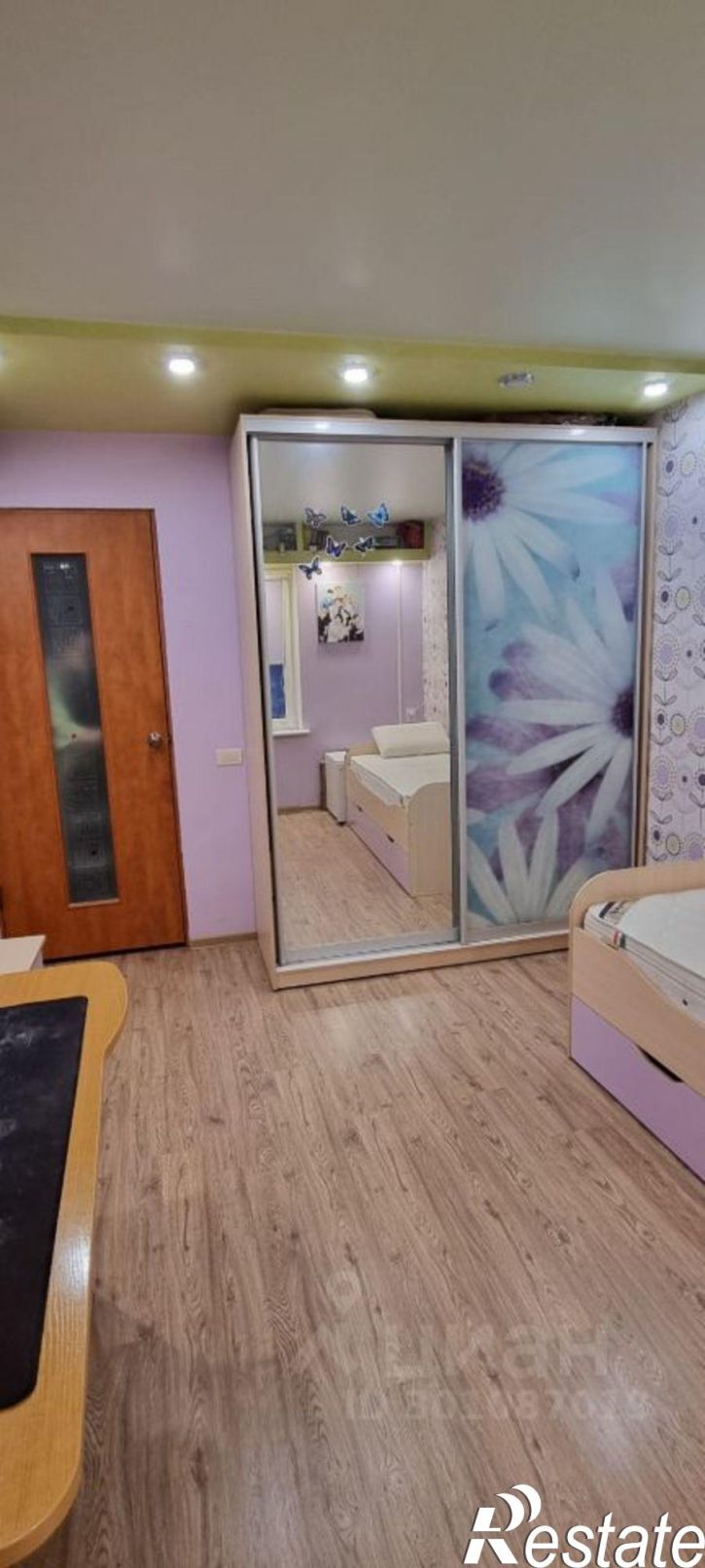 3-комн квартира ул Сенюкова, 39,  д. 39