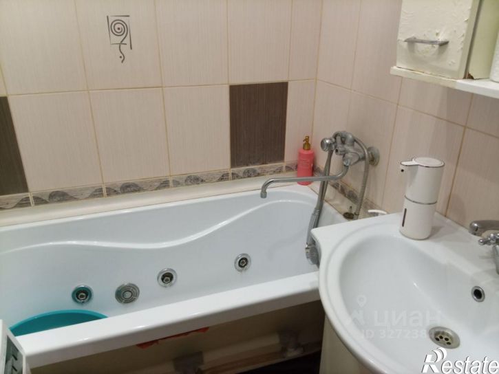 3-комн квартира улица Сенюкова, 18,  д. 18