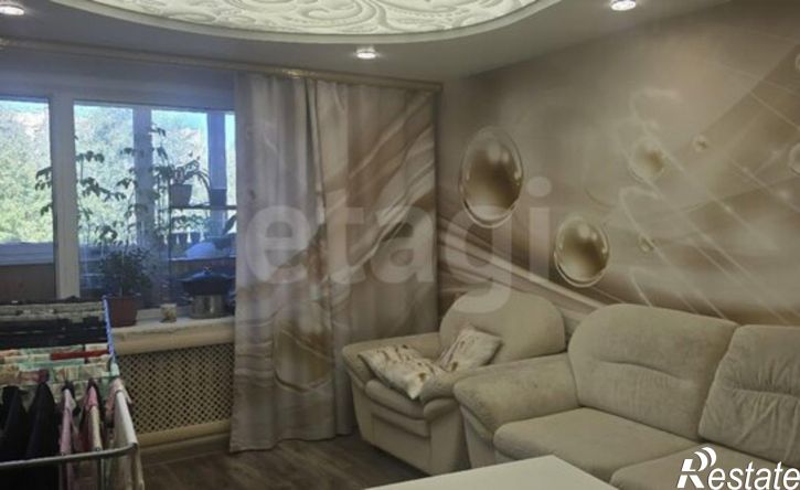 3-комн квартира улица Сенюкова, 20,  д. 20