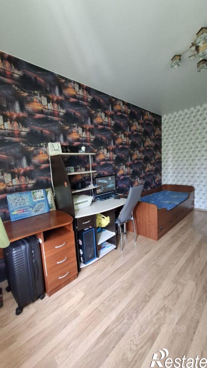 3-комн квартира ул Сенюкова, 18,  д. 18