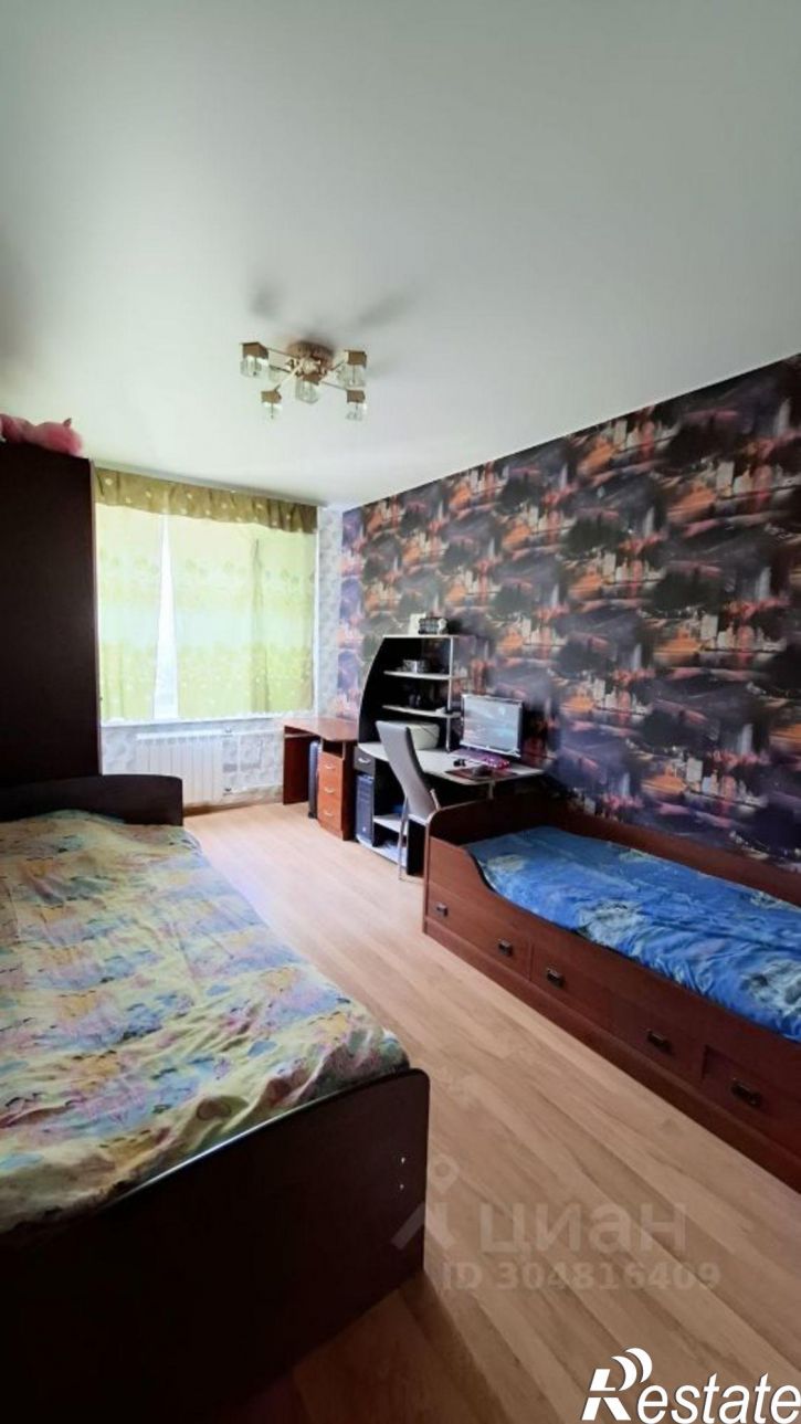 3-комн квартира ул Сенюкова, 18,  д. 18