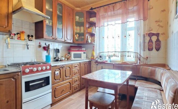 3-комн квартира ул Сенюкова, 18,  д. 18