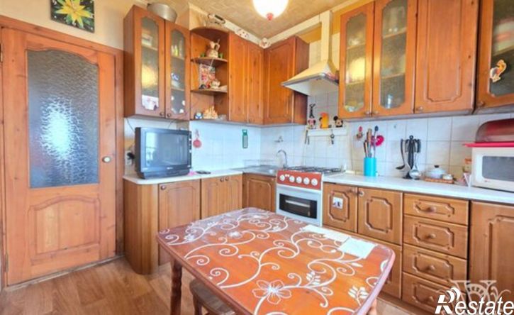 3-комн квартира ул Сенюкова, 18,  д. 18