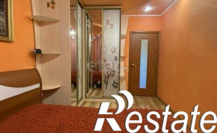 3-комн квартира улица Куратова, 4,  д. 4